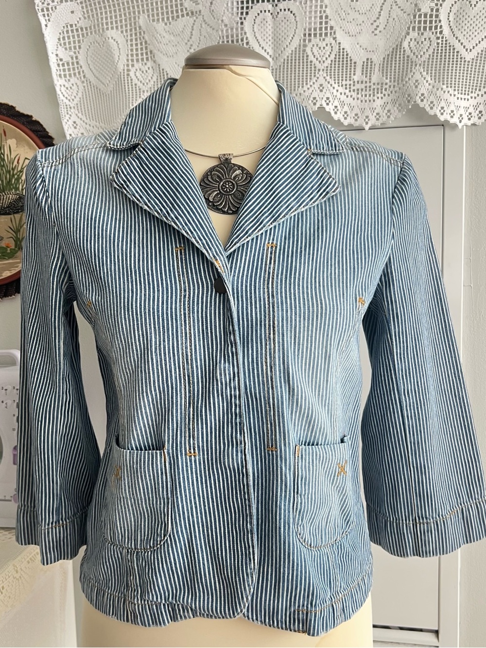 Free people white/blue striped cotton denim jacket with star detail